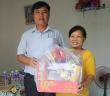Xã An Sơn (TX.Thuận An): Chăm lo tết cho gia đình chính sách, gia đình khó khăn