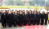 2018戊戌年春节即将来临：越南党和国家领导入陵瞻仰胡志明主席遗容