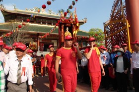 平阳新市天后庙天后圣母巡游活动吸引大批游客参观