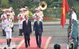 越南国家主席陈大光举行仪式 欢迎韩国总统文在寅到访