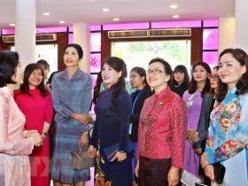 GMS国家领导人夫人探索越南文化遗产以及越南妇女的生活
