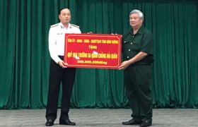 Đoàn tỉnh Bình Dương thăm, tặng quà quân, dân quần đảo Trường Sa và Nhà giàn DK1