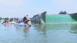 Vụ lật sà lan chở cát trên sông Đồng Nai:
Khẩn trương tìm kiếm nạn nhân mất tích