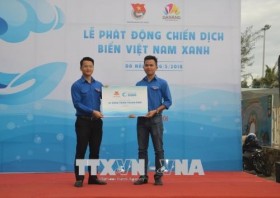 近500名青年团员参加绿色越南海洋运动