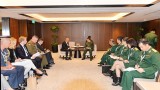 越南国防部部长吴春历同新西兰、英国、新加坡国防官员举行双边会晤