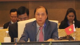 越南外交部副部长阮国勇在新加坡出席东盟高官会