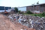 Phát hiện hàng tấn chất thải công nghiệp chôn lấp trái phép