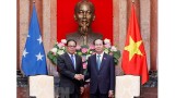 越南国家主席陈大光会见密克罗尼西亚联邦国会议长威斯利•西米纳
