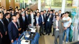 越南政府总理阮春福出席在加拿大拉瓦尔大学举行的智能技术示范活动