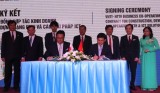 VNTT与越南NTT签署ICT解决方案和FTTH网络建设经营合作合同