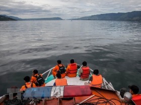 Indonesia uses sonar technology in Lake Toba search