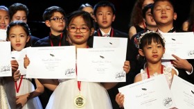 国际钢琴比赛在纽约举行 越南7岁女孩荣获一等奖