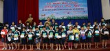 Liên đoàn Lao động TX.Thuận An và Công đoàn cơ sở: Trao học bổng cho con công nhân lao động có hoàn cảnh khó khăn