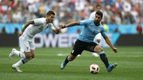 2018年俄罗斯世界杯1/4决赛：法国队以2比0战胜乌拉圭队 打入半决赛