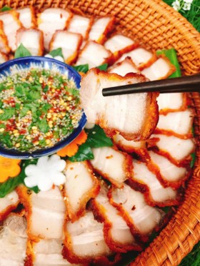 Thịt chiên kiểu Thái