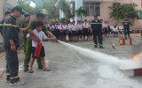 Thị đoàn Dĩ An: Phối hợp tổ chức “Một ngày em làm lính cứu hỏa”