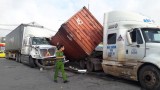 Hai xe container va chạm trên đường Mỹ Phước, Tân Vạn