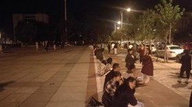 美国阿拉斯加州和中国云南省发生强烈地震