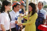 Quỹ từ thiện Kim Oanh: Dành trên 450 triệu đồng trao học bổng và quà nhân dịp khai giảng