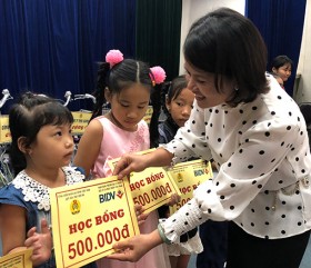 Tiếp sức cho con em công nhân