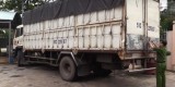 Bắt quả tang xe tải đổ trộm nước thải công nghiệp ra môi trường