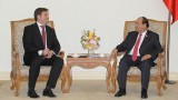 越南政府总理阮春福会见波兰驻越南大使沃伊切赫