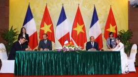法国媒体密集报道法国总理爱德华•菲利普访越的消息