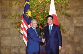 Japanese, Malaysian PMs hold talks