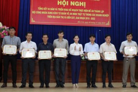 TX.Bến Cát trao quyết định thành lập 35 Đội Công nhân xung kích tự quản về an ninh trật tự