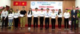 ROHTO-MENTHOLATUM（越南）公司颁发奖学金和举行2018年社区眼科检查活动