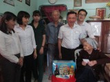 TP.Thủ Dầu Một: Phường Hiệp An tặng quà cho mẹ Việt Nam anh hùng và hộ nghèo