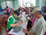 Câu lạc bộ từ thiện Hoa Sen - Bệnh viện Medic Bình Dương: Khám bệnh, tặng quà cho bà con nghèo tỉnh Vĩnh Long
