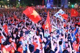 Hàng triệu người đổ ra đường cổ vũ khi Việt Nam vào chung kết AFF Cup