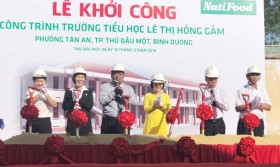 Nutifood提供100亿越盾的援助建设黎氏洪 錦小学