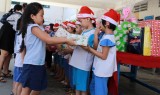 Trường Mầm non Montessori Bình Dương tặng quà Giáng sinh cho trẻ khuyết tật