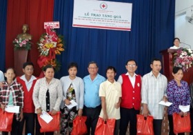 Phường Chánh Phú Hòa: Luôn quan tâm hỗ trợ cho các đối tượng nghèo khó khăn