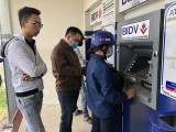 Các ngân hàng: Nỗ lực “chống” tắc nghẽn máy ATM dịp tết
