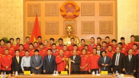 越南政府总理阮春福小组赛最后一场比赛前夕给国足队致鼓励信