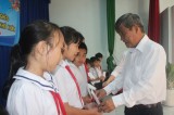 Some photos about provincial leaders’ activities giving Tet gifts for policy beneficiaries, poor households and children