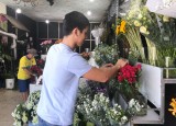 Ngày lễ tình nhân (14-2): Mặt hàng quà tặng phong phú, giá hoa tươi tăng mạnh