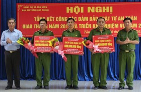 TX.Tân Uyên: Nhiều tập thể, cá nhân được nhận giấy khen thực hiện tốt công tác bảo đảm trật tự an toàn giao thông