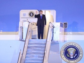 US President arrives in Vietnam for DPRK-USA summit