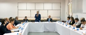 美因河畔法兰克福市代表团对越德大学进行工作访问