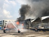 Hàng chục ngàn m2 nhà kho Công ty Tây Thái Bình Dương bị lửa thiêu rụi