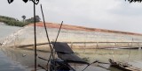 Lật úp sàn lan chở đá trên sông Đồng Nai