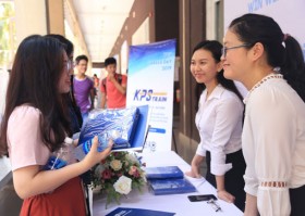 25家外国企业参加越德大学招聘会