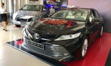 Toyota Camry 2019 về đại lý, chênh giá 100 triệu