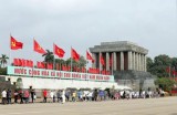 胡志明主席诞辰129周年：前来拜谒胡志明主席陵墓的游客达1万多人次