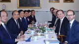 越南政府总理阮春福同瑞典首相斯蒂凡·洛夫文举行会谈