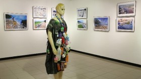 题为“求救海洋” 的塑料废物图片展首次在越南开展